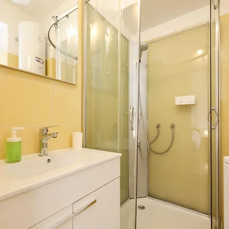 Laura In Heart Of 자다르