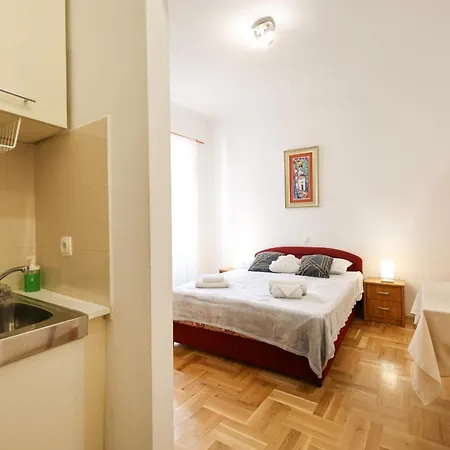 Laura In Heart Of Apartment *