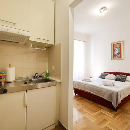 Laura In Heart Of Appartement