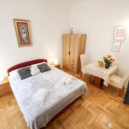 Apartment Laura In Heart Of Zadar
