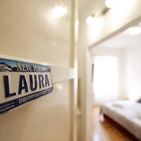 Laura In Heart Of 자다르