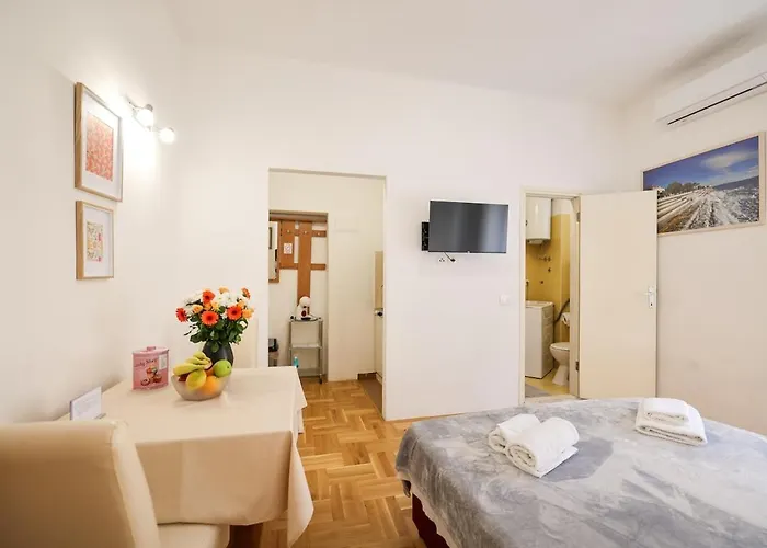 Апартаменты Laura In Heart Of